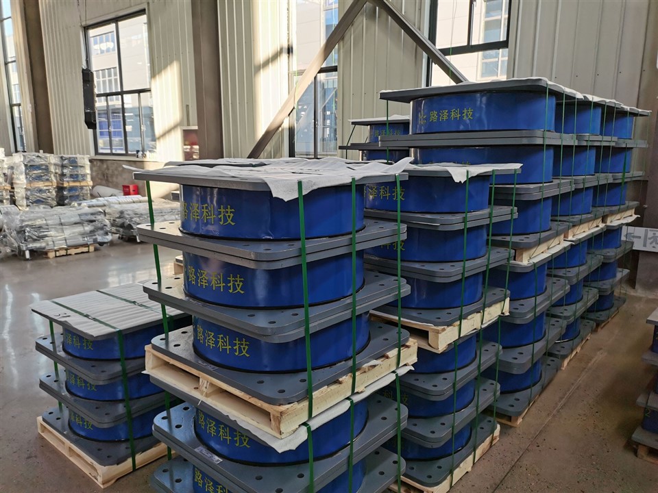 Lead-core Rubber Bearings(LRB) Lead-core Rubber Bearings(LRB)